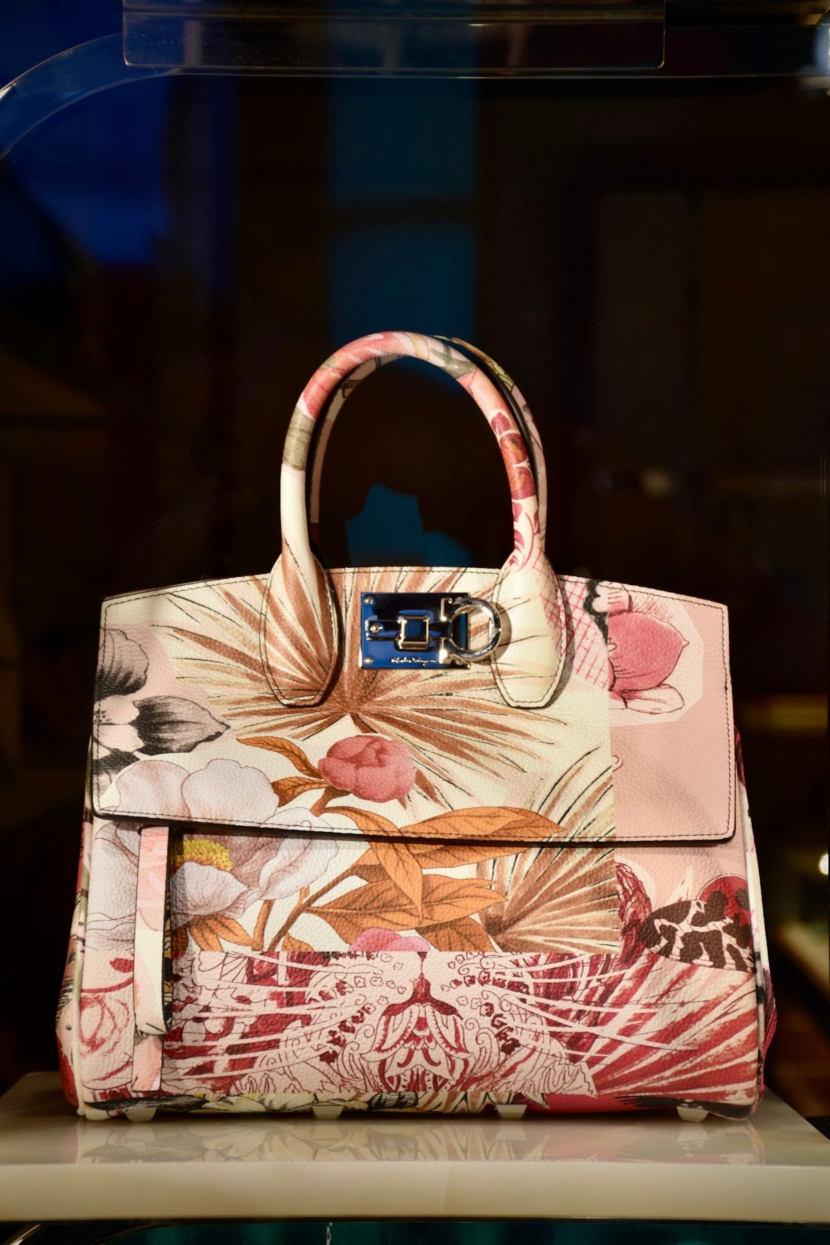 Crest Tote leather bag
